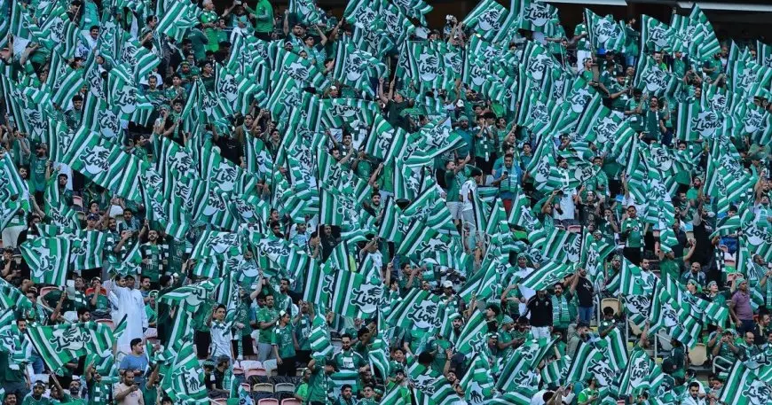 احتفالات مبهجة لجمهور الأهلي مع لاعبيهم بعد تتويجهم بلقب دوري أبطال آسيا