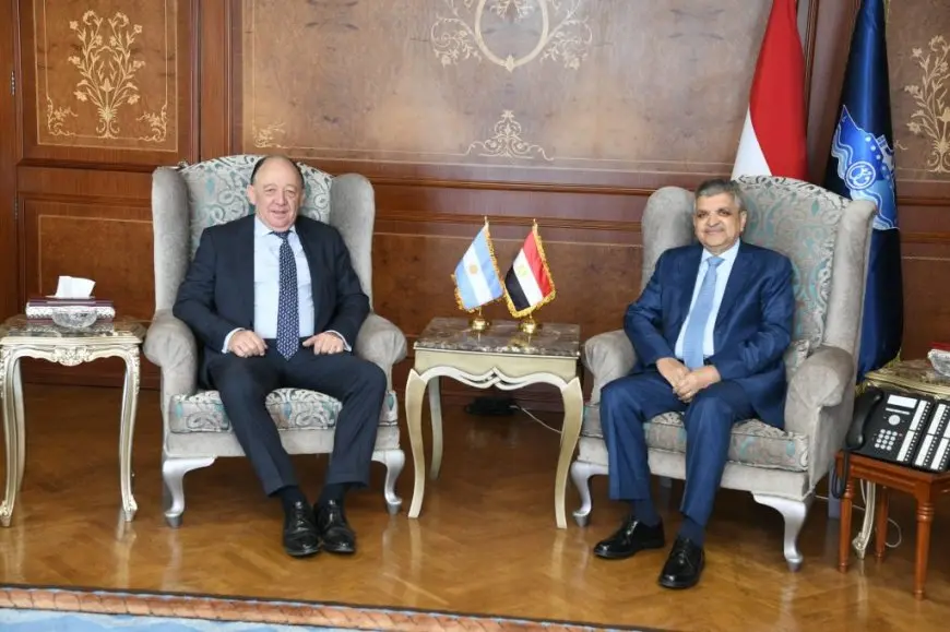 “أسامة ربيع يبحث مع السفير الأرجنتيني آخر التطورات في الخدمات البحرية ويتعهد بتعزيز التعاون اللوجستي”
