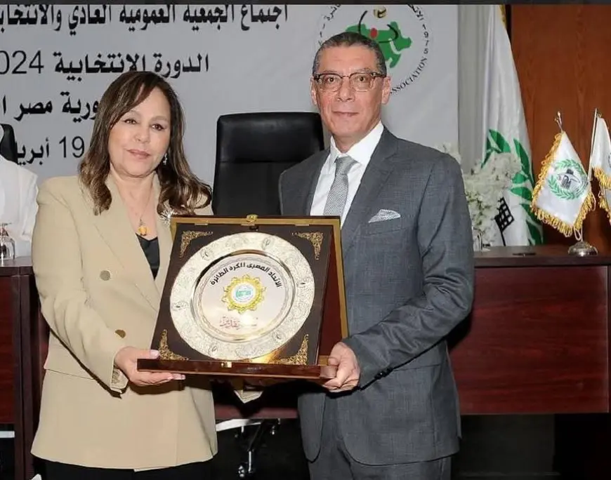 الخبر الساخن: الإتحاد الإفريقي للكرة الطائرة يختار ياسر قمر مستشاراً له!