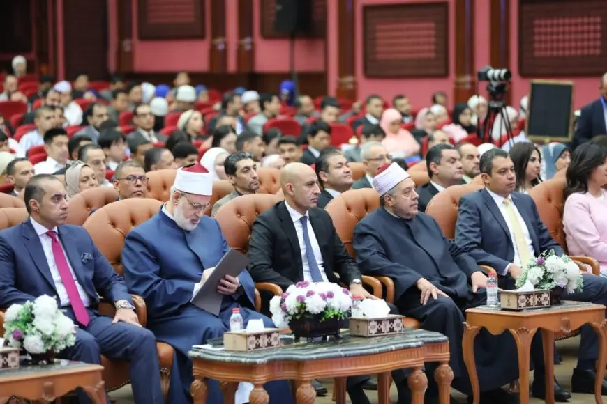 وزير التعليم يشيد بمبادرات الأزهر لنشر العمل التطوعي والتسامح ومحاربة العنف