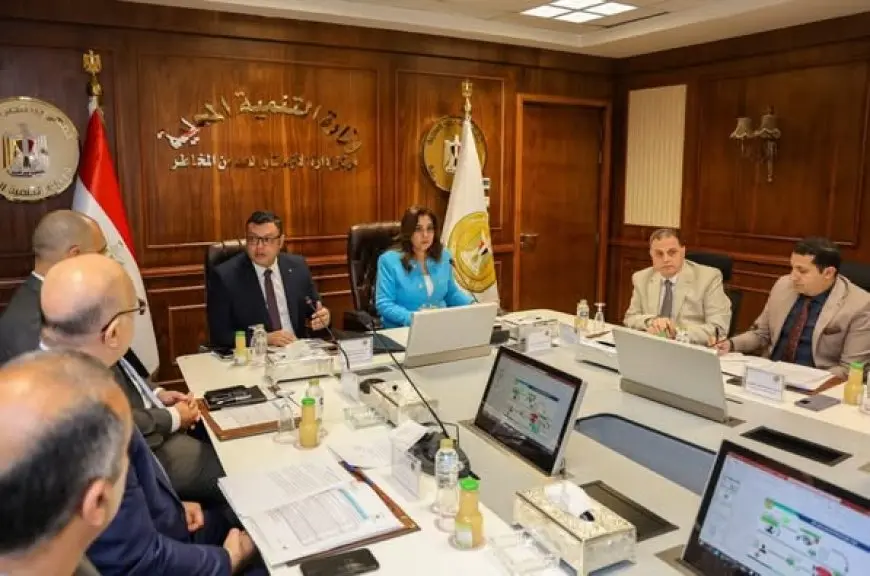 كشف حصري: اجتماع سري بين وزيري التنمية المحلية والإسكان لبحث تراخيص المحال العامة!