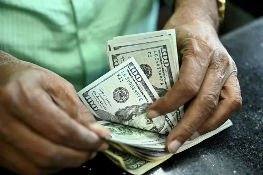 هل يرتفع أم ينخفض؟ تعرف على سعر الدولار مقابل الجنيه اليوم في البنوك!