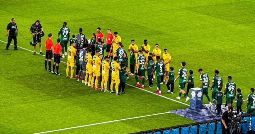 التعاون يرحب بالأهلي بممر شرفي بعد فوزه بدوري أبطال آسيا
