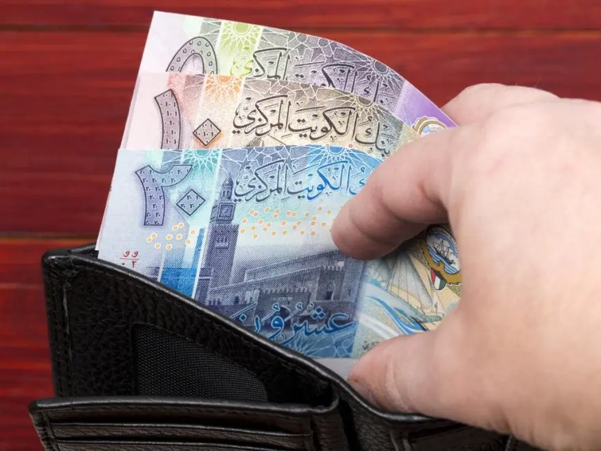 كشف سعر الدينار الكويتي اليوم.. لن تصدق ما وجدناه في البنوك!