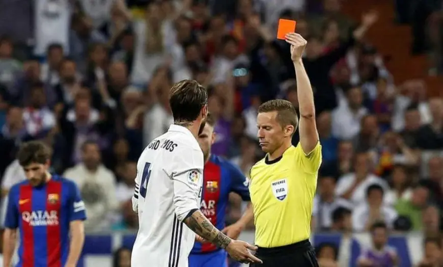 هيرنانديز يحكم الكلاسيكو الشهير بين برشلونة وريال مدريد!