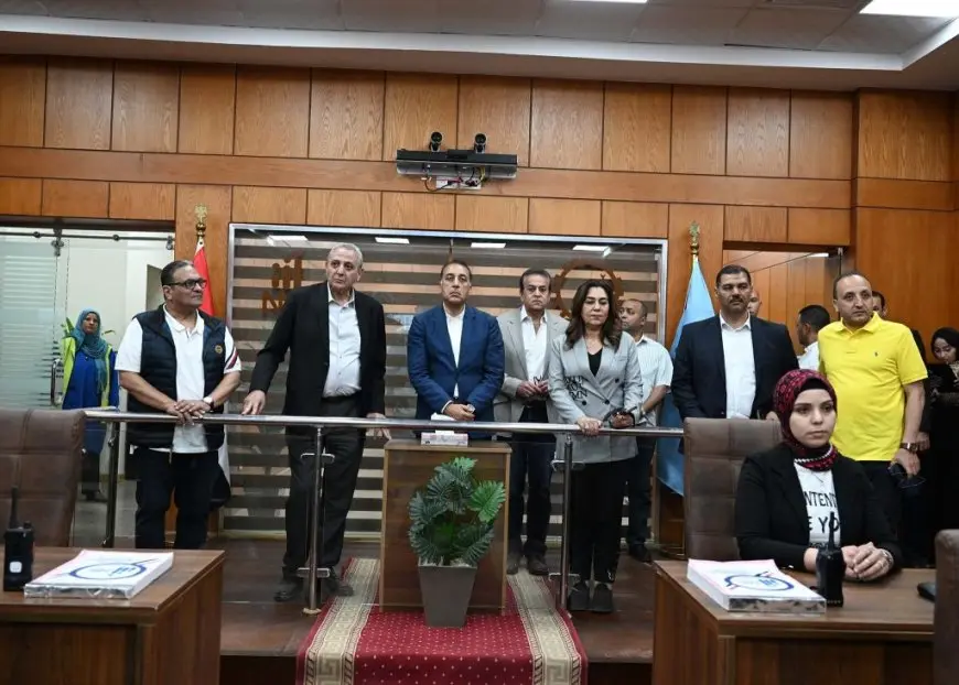 رئيس الوزراء يُدهش الجميع بجولة مثيرة في مركز الطوارئ بديوان المحافظة