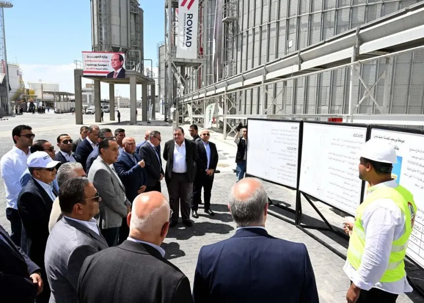 رئيس الوزراء يفتتح محطة الصب الجاف أقماح – هذا ما حدث في ميناء غرب بورسعيد!