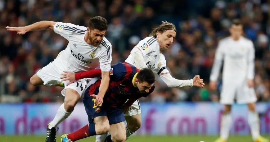 من هم اللاعبون الذين سبق لهم اللعب مع ريال مدريد وتدريبه قبل تشابي ألونسو؟