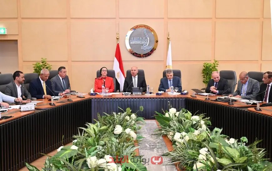 وزير الصناعة يتحدث عن طرق جديدة لتلبية احتياجات سفن قناة السويس!