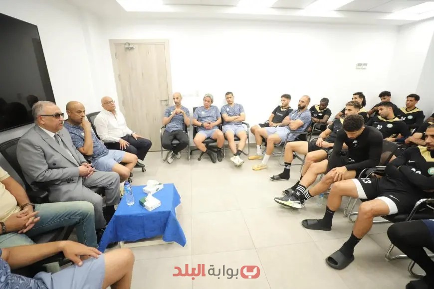 جلسة تحفيزية مؤثرة في نادي البنك قبل مواجهة الأهلي: ستحمل اللاعبين نحو الفوز!