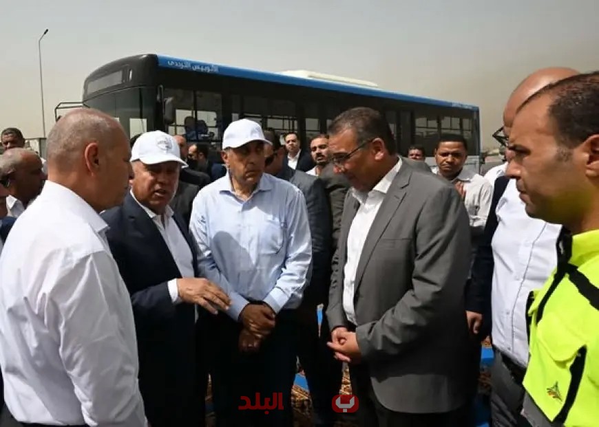 رئيس الوزراء يزور أتوبيسات التردد الجديدة! هذا ما حدث خلال تفقده للمرحلة الأولى من التشغيل التجريبي
