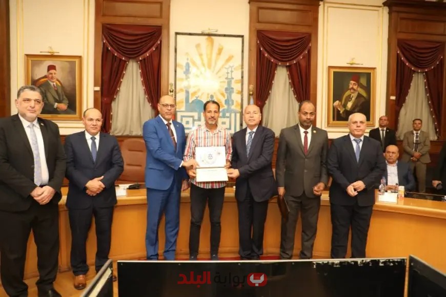 فضيحة: موظف بوزارة العمل يرفض رشوة بقيمة 2 مليون جنيه!