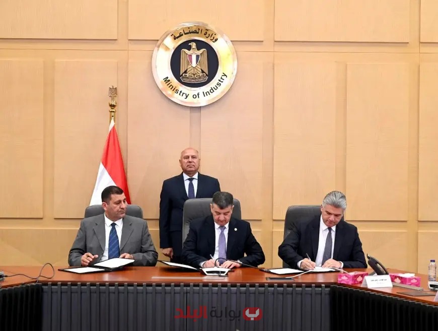 وزير النقل يفجّر مفاجأة كبرى! تعرف على تفاصيل عقد إعادة تأهيل ترام الرمل الضخم الذي وقع عليه اليوم