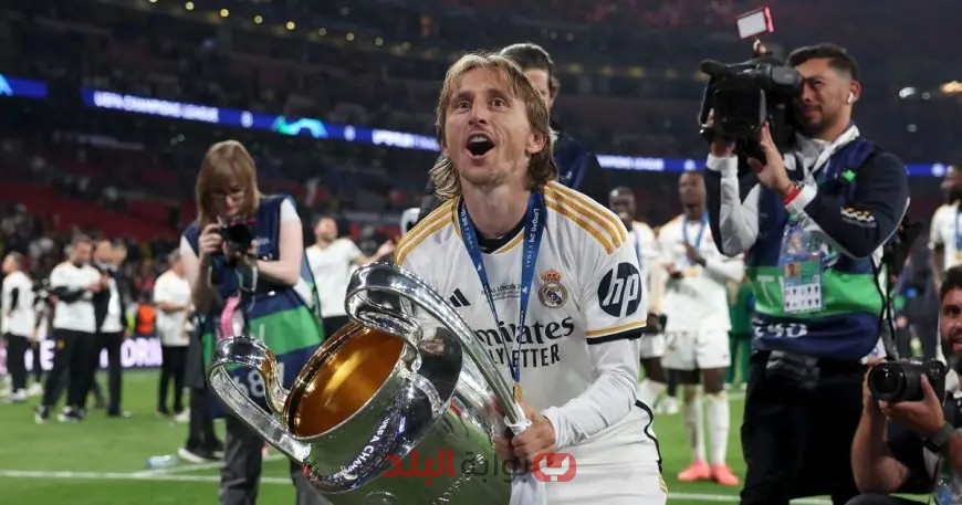 لوكا مودريتش يغادر ريال مدريد مع “ذكريات لا تُنسى”