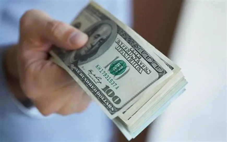 الأمريكي يترنح امام الجنيه.. سعر الدولار اليوم مقابل الجنيه المصري في البنوك وداخل تعاملات السوق السوداء السبت 24 مايو 2025