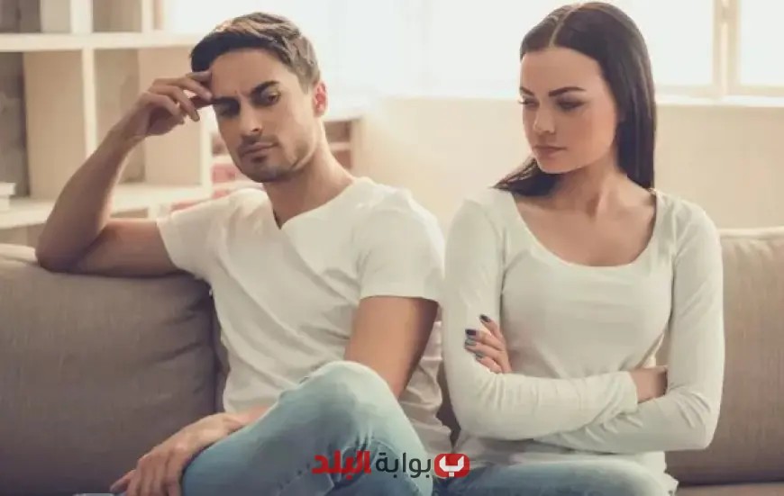 لماذا يقيد بعض الأزواج زوجاتهم عن بناء صداقات جديدة؟ الأسباب والدوافع وراء هذه الظاهرة