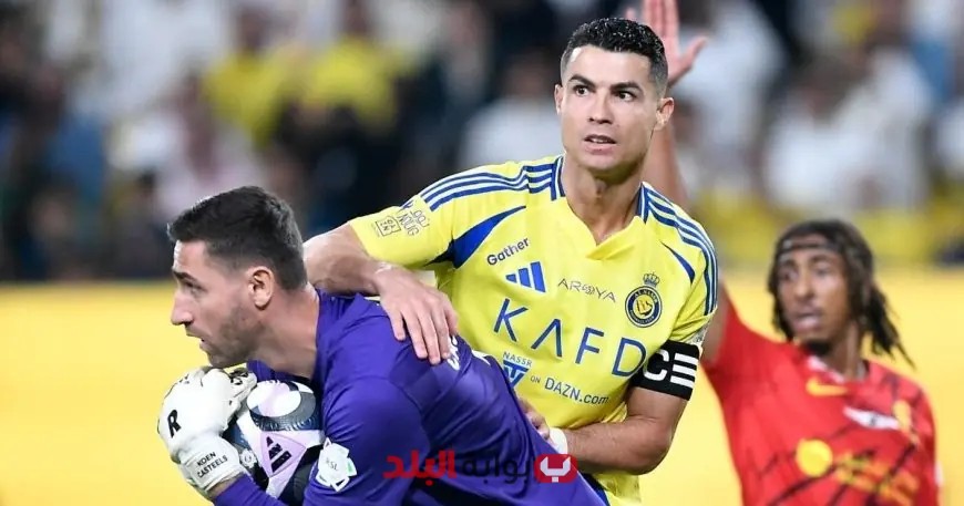 كاستيلس: حارس القادسية يتألق وينتزع جائزة القفاز الذهبي في الدوري السعودي!