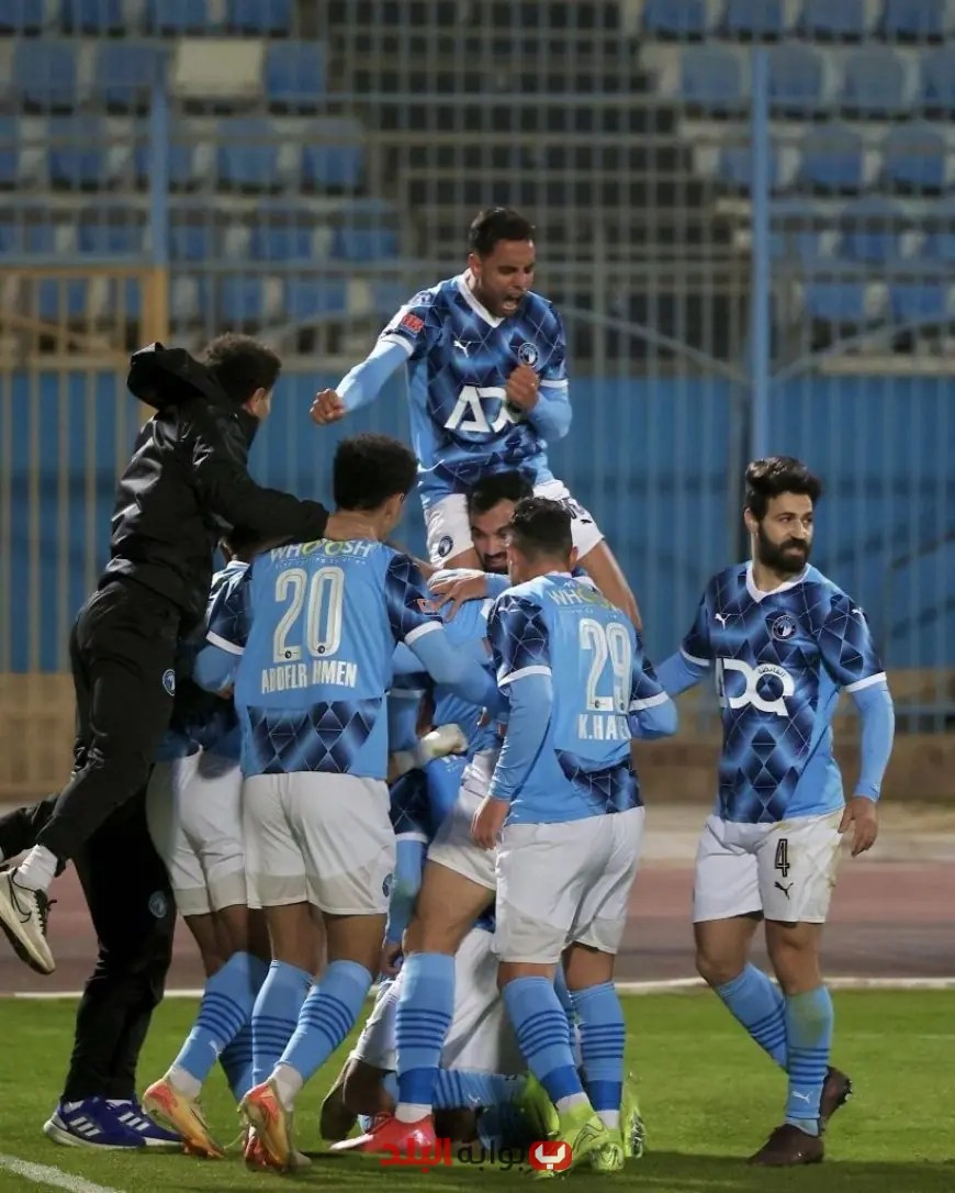 “بأجواء احتفالية: لاعبو بيراميدز ينثرون الفرح بعد إحرازهم لقب الدوري المصري رغم تتويج الأهلي”