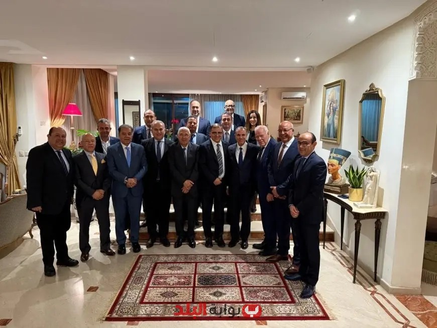 وزير الخارجية يجتمع بكبار رجال الأعمال ورؤساء البنوك المغربية لتعزيز التعاون الاقتصادي
