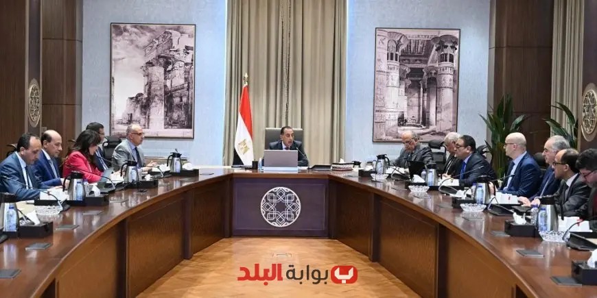 رئيس الوزراء يراقب تقدم تنفيذ مشاريع خدمية وتنموية هامة في الوادي الجديد