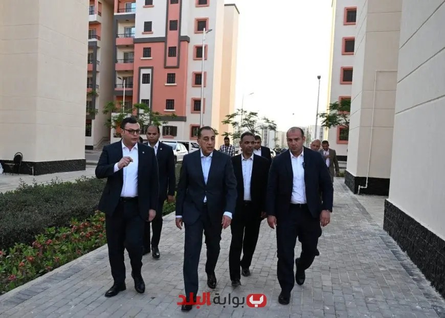 “رئيس الوزراء يقوم بجولة تفقدية للمشروعات التطويرية في حدائق العاصمة”