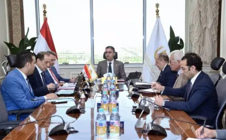 وزير التموين يناقش استراتيجيات تطوير إنتاج السكر المحلي مع رئيس الشركة لتعزيز الاكتفاء الذاتي