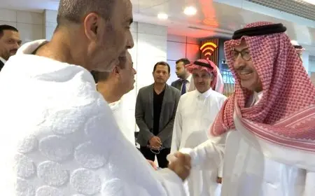 سفير المملكة يودع حجاج فلسطين من عائلات الشهداء والأسرى والجرحى في مطار القاهرة بحضور رسمي مميز