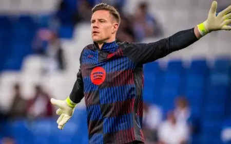 تير شتيغن يثير القلق في برشلونة: هل يتمكن فليك وديكو من تهدئة الأوضاع؟