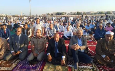 أهالي مدينة الطور يحتفلون بعيد الأضحى المبارك بأداء صلاة تهدف إلى تعزيز الروابط الاجتماعية