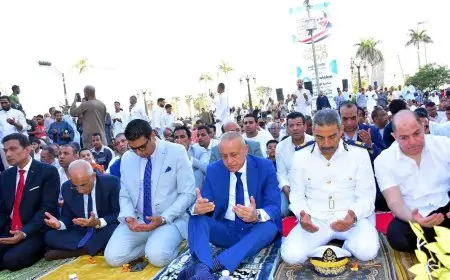 محافظ الأقصر يشارك جموع المصلين في صلاة عيد الأضحى المبارك بساحة سيدي أبو الحجاج