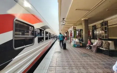 كامل الوزير يشرف على سير العمل في مرافق النقل والمواصلات لضمان التزامها بالجدول الزمني