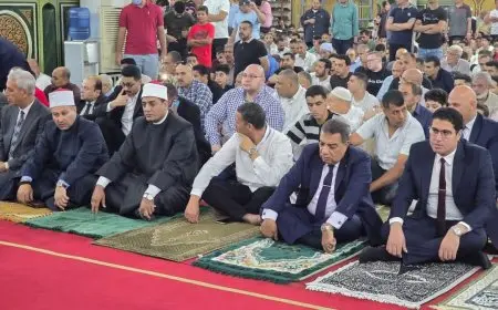 المحافظون ونوابهم يحضرون صلاة العيد ويثنون على جهود وزارة الأوقاف في تنظيم الفعاليات الساحية