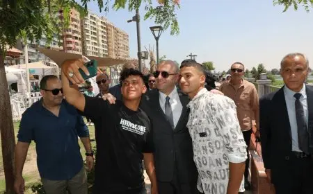 محافظ بني سويف يهنئ المواطنين بعيد الأضحى أثناء زيارته للممشى السياحي في أول أيام العيد