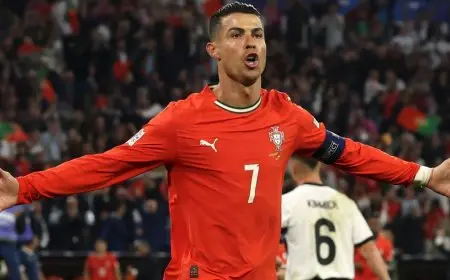 أسطورة كروية لا تنطفئ: كريستيانو رونالدو يحطم الأرقام القياسية مجددًا!