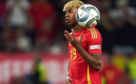 غوارديولا يرد على مقارنة يامال بميسي: آسف جداً!