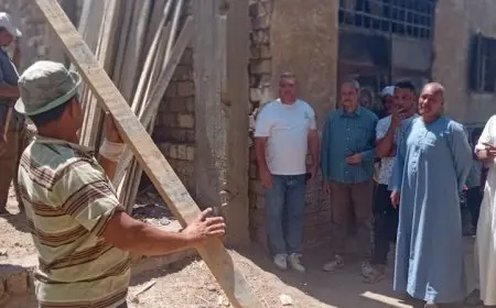 “حملة ميدانية في بنها تلاحق المخالفات وتوقف بناء عقارات غير قانونية وتصادر المواد”