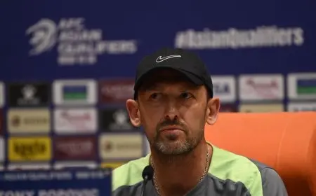 مدرب منتخب أستراليا يتنبأ بفوز فريقه في مواجهة مثيرة ضد “المنتخب السعودي البطل”