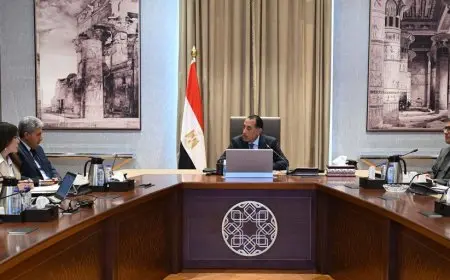 رئيس الوزراء يشرف على سير التشغيل التجريبي لمشروع تطوير نظام زيارة أهرامات الجيزة
