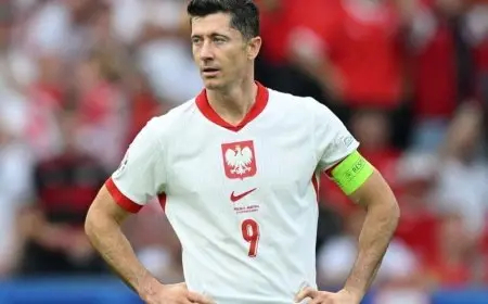 “استقالة مدرب بولندا بسبب خلافات مع ليفاندوفسكي: تفاصيل جديدة تثير الجدل”
