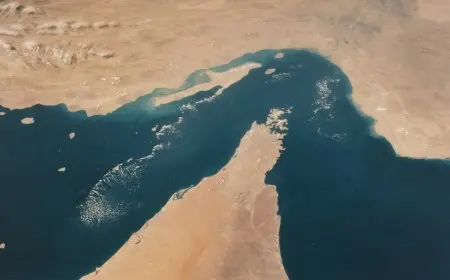 سمير فرج: إيران تفكر في استخدام ورقة “هرمز” وسط بدء اتصالات دولية لوقف إطلاق النار في الأيام القادمة