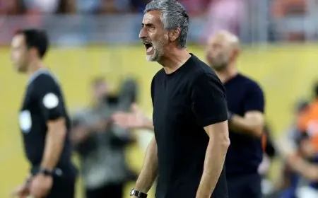 “مدرب الأهلي ريفيرو يتعجب: هذا الأمر لا يحدث إلا معنا!”