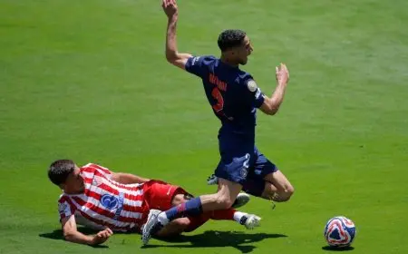 “حكيمي يتألق ومفاجأة في مونديال الأندية: لونغليه يتلقى أول طرد له!”