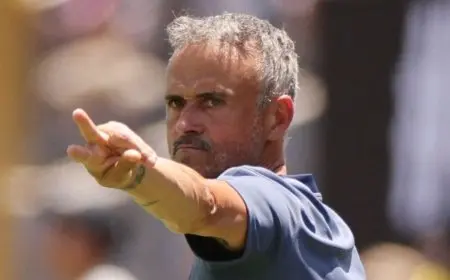 لويس إنريكي يدعو اللاعبين إلى التضحية من أجل إرضاء جماهير الكرة الأوروبية