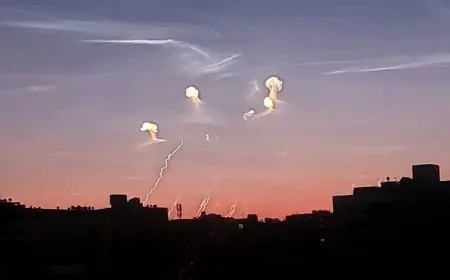 “بعد صواريخ إيران: اكتشفوا سر ظهور الخطوط البيضاء والسحب المضيئة في سماء مصر!”