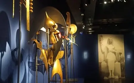 «اكتشف أسرار كليوباترا: معرض باريس يكشف تاريخ وأسطورة الملكة المصرية الأبرز»