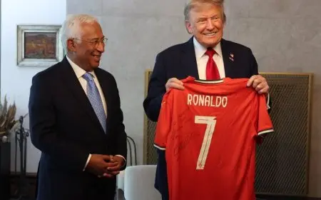 “كريستيانو رونالدو يهدي الرئيس الأميركي ترامب هدية مميزة من أجل السلام”
