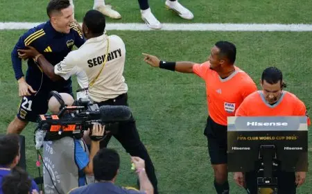 إصابة وطرد مفاجئ: هيريرا يخرج عن صمته في مواجهة مثيرة بين بوكا جونيورز وبنفيكا