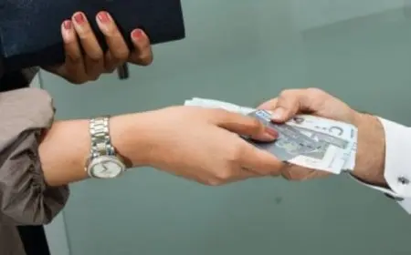 هل تستحق الزوجة المستقلة ماديًا مصروفًا يوميًا من زوجها؟