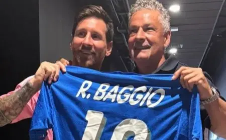 روبرتو باجيو يهدي ميسي قميص مباراة إيطاليا 1994: ليونيل يُشيد بأسطورة كرة القدم “أنت تاريخي”