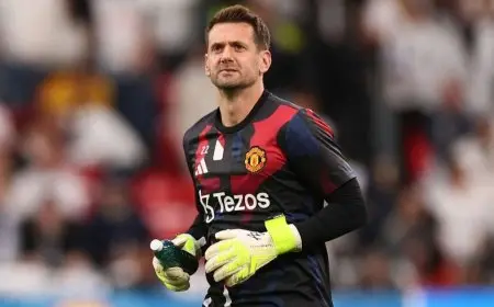 مانشستر يونايتد يمدد عقد حارسه الاحتياطي: استمرار الدعم للفريق في المواسم القادمة